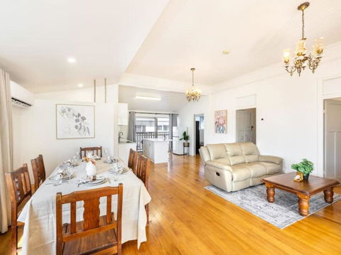 Family Friendly Cozy 4BR House At Annerley - Darwin Tourism 2