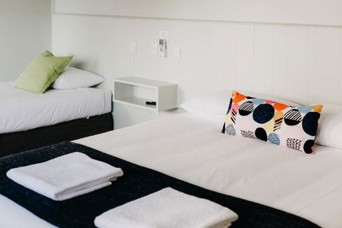 Finley Country Club Hotel Motel - Darwin Tourism 0