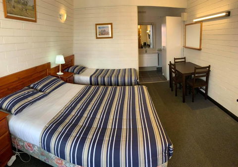 Finley Motel - Darwin Tourism 1