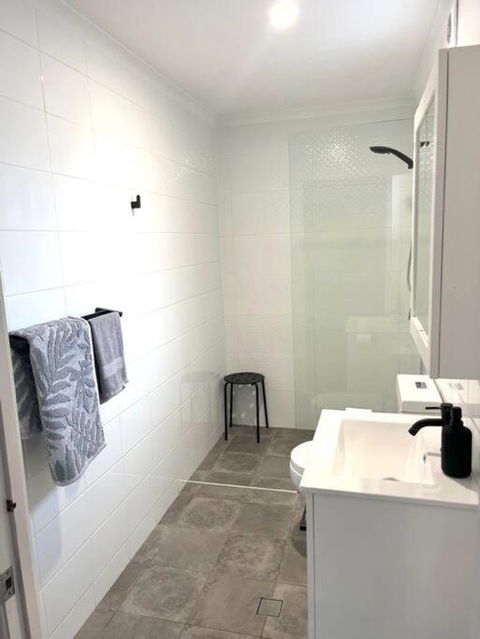 Gabba Central 2 Separate Homes 1 Block 6 Bdrms - Darwin Tourism 3