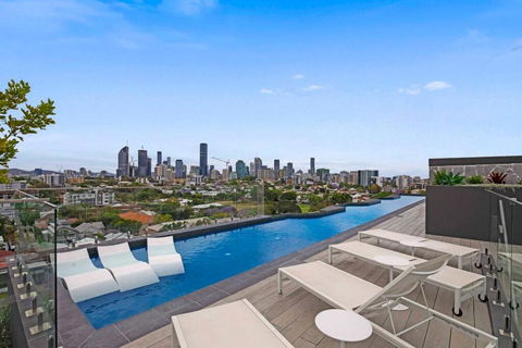 Gabba Oasis:Luxury 3BRM Apt Pool - Darwin Tourism 1