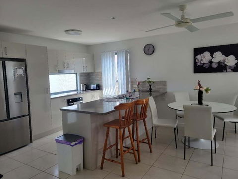Glass House Mountains Retreat - Darwin Tourism 1