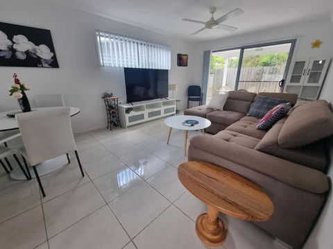 Glass House Mountains Retreat - Darwin Tourism 0
