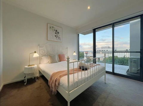 GW24-1 BATH 2 BR At The Glen With FREE Parking And Balcony - Darwin Tourism 0