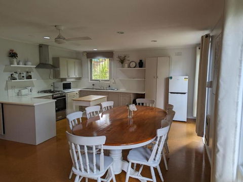 Happy Spacious Home Nr Canberra Hospital - Darwin Tourism 0
