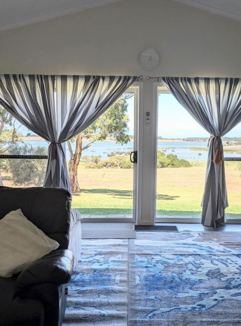 Hilltop Riverview Retreat - Darwin Tourism 1