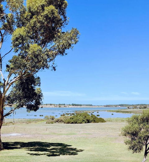 Hilltop Riverview Retreat - Darwin Tourism 0