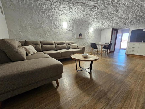 Holly Place - Darwin Tourism 0