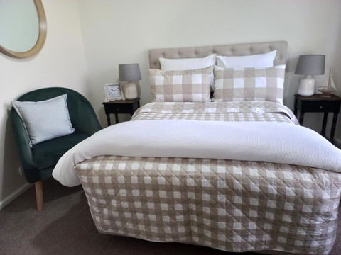 Hunter Cottage Euroa - SHORT TERM RENTAL - Darwin Tourism 3