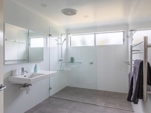Aloha - Direct Beach Access From Property - Darwin Tourism 3