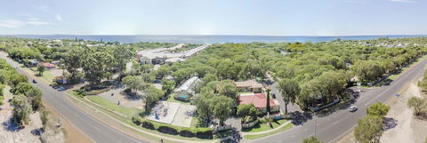 Amblin Holiday Park - Darwin Tourism 2