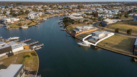 Anchored - Access To The Gippsland Lakes - Darwin Tourism 2