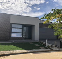 Apple House Tarneit North - Darwin Tourism