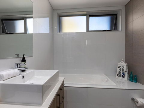 Aqua View (By Jervis Bay Rentals) - Darwin Tourism 2