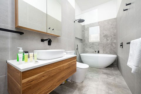 Luxurious House Near Flemington Racecourse - Darwin Tourism 1