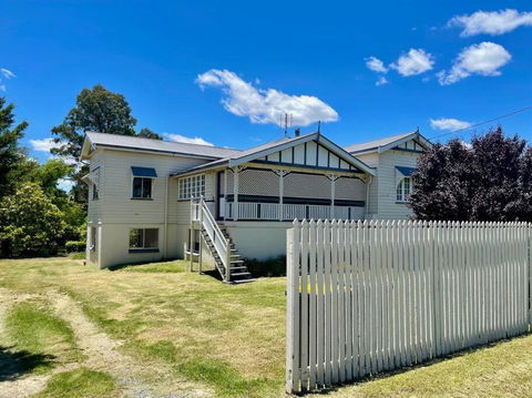 MAGNOLIA HOUSE ON THE CREEK - STANTHORPE - Darwin Tourism 0