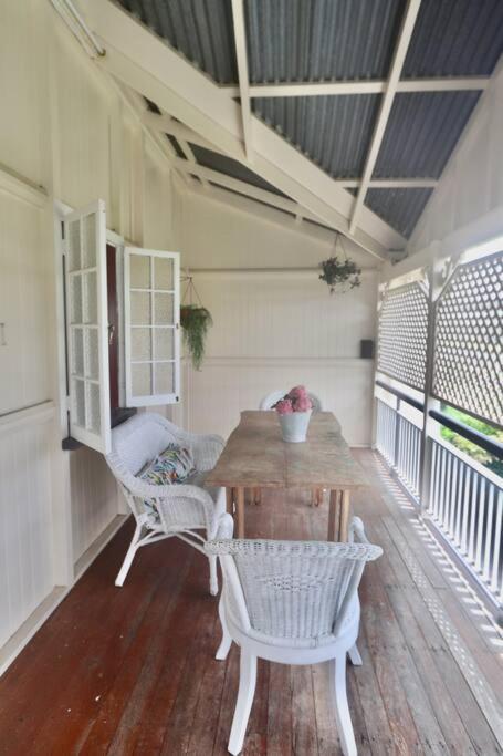 MAGNOLIA HOUSE ON THE CREEK - STANTHORPE - Darwin Tourism 2