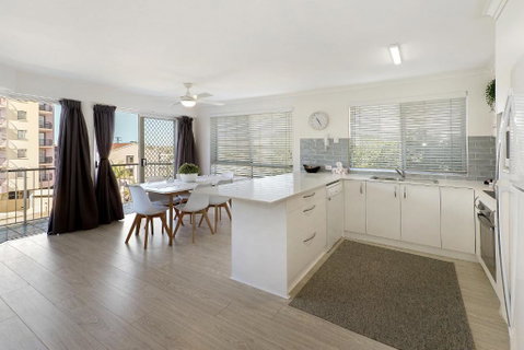 MAINSAIL8- MOOLOOLABA BEACH - Darwin Tourism 2