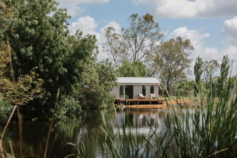 Mewburn Park Retreats - The Lakehouse - Darwin Tourism 0