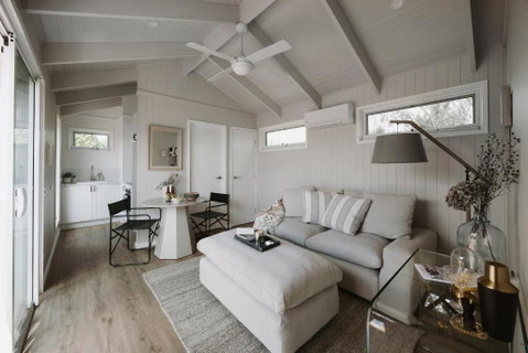 Mewburn Park Retreats - The Lakehouse - Darwin Tourism 2