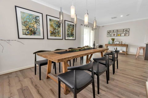 Mid Century 4 Bedroom Getaway In Barossa Vineyard - Darwin Tourism 2