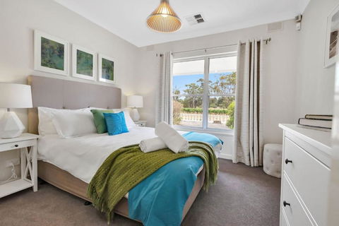 Mid Century 4 Bedroom Getaway In Barossa Vineyard - Darwin Tourism 1