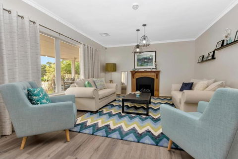 Mid Century 4 Bedroom Getaway In Barossa Vineyard - Darwin Tourism 0
