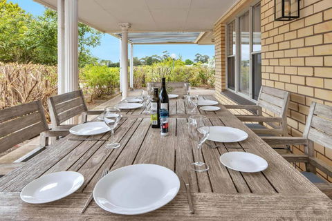 Mid Century 4 Bedroom Getaway In Barossa Vineyard - Darwin Tourism 3