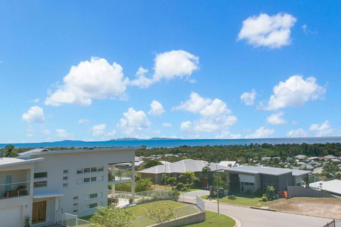 Modern Luxury Ocean Views - Darwin Tourism 1