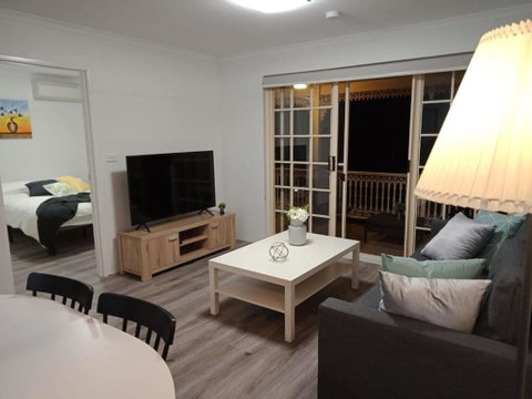 Modern 2BR Apartment With Parking - Darwin Tourism 1