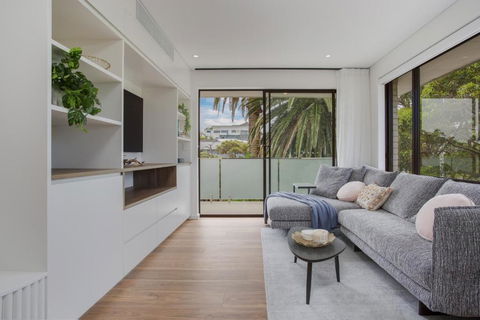 Modern, North-east Facing, 2-bed Apartment - Darwin Tourism 0