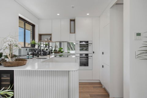 Modern, North-east Facing, 2-bed Apartment - Darwin Tourism 2