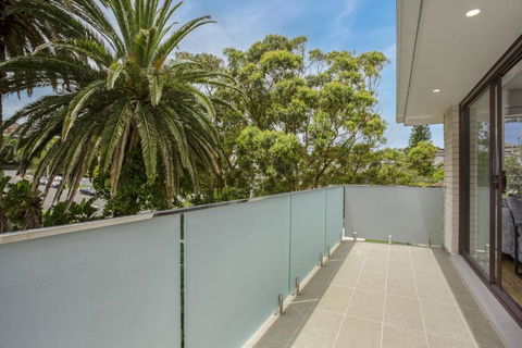 Modern, North-east Facing, 2-bed Apartment - Darwin Tourism 3