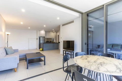 Modern 2B With Loft Bed Parking Central Mascot - Darwin Tourism 0