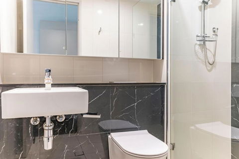 Modern 2B With Loft Bed Parking Central Mascot - Darwin Tourism 1