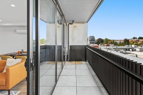 Modern Apartment On Burgundy Precinct & Parklands - Darwin Tourism 1