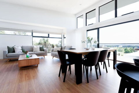 Modern Beaconsfield Retreat With Town Views - Darwin Tourism 2