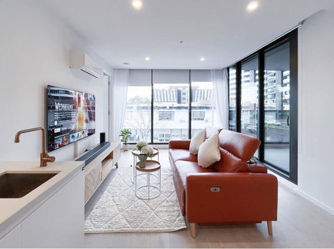 Modern Luxury 2B2B Sky Garden SmartTV - Darwin Tourism 0