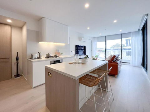 Modern Luxury 2B2B Sky Garden SmartTV - Darwin Tourism 2