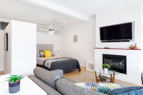 Modern Stylish Self-contained Studio Apartment - Darwin Tourism 0