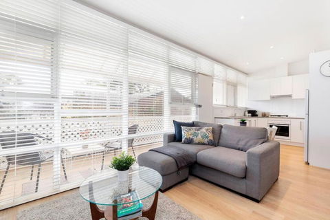 Modern Stylish Self-contained Studio Apartment - Darwin Tourism 3
