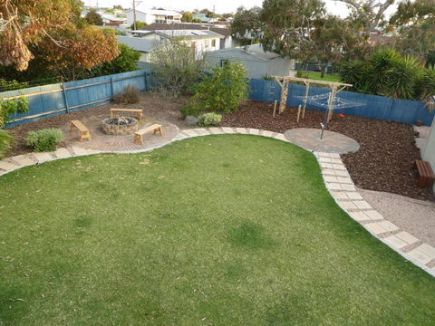 Moonta Bay Stylish Large Home 3 Min Walk From Beach And Jetty - Darwin Tourism 3