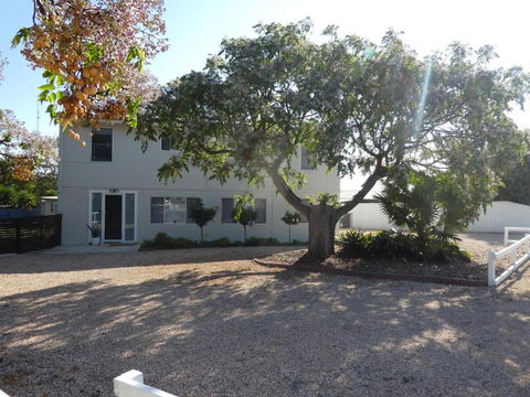 Moonta Bay Stylish Large Home 3 Min Walk From Beach And Jetty - Darwin Tourism 2