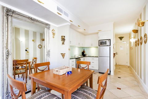 Nautical Romance, In The Heart Of Noosa - Darwin Tourism 2