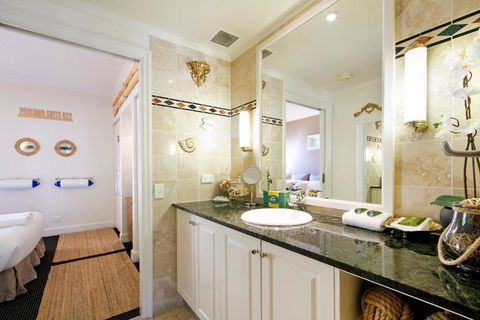 Nautical Romance, In The Heart Of Noosa - Darwin Tourism 3