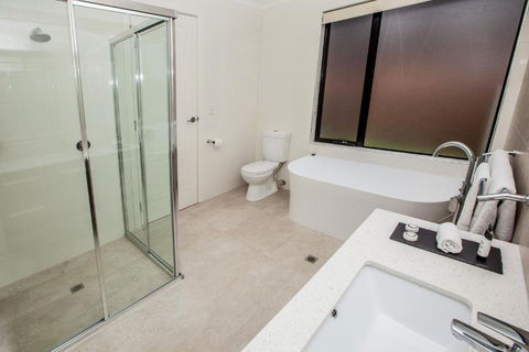 Neagles Retreat Villas - Darwin Tourism 2