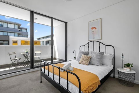 NEW 3BR Apt In Kingsgrove Sleeps 7 - Darwin Tourism 0