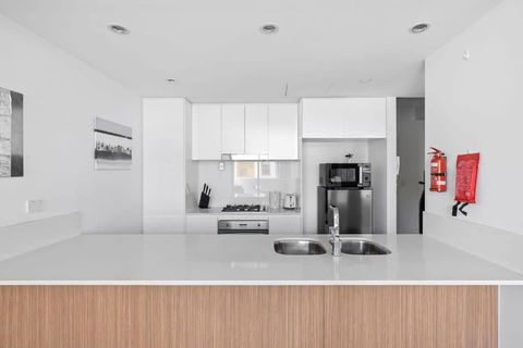 NEW 3BR Apt In Kingsgrove Sleeps 7 - Darwin Tourism 2
