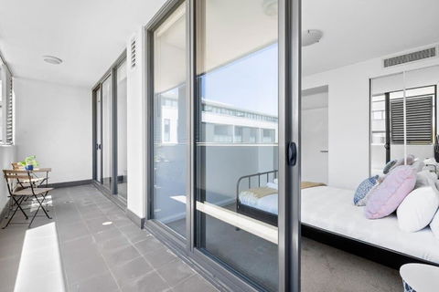 NEW 3BR Apt In Kingsgrove Sleeps 7 - Darwin Tourism 1