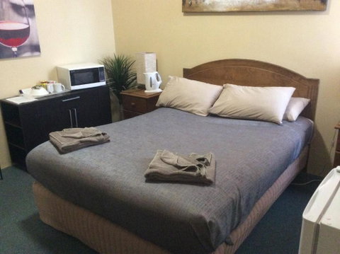 New Whyalla Hotel - Darwin Tourism 1
